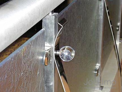 Omnicastglass closehandrail